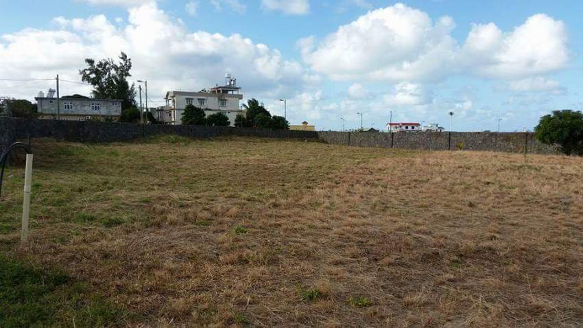 ** 32 perches Residential land, Morcellement Beau Vallon on Aster Vender