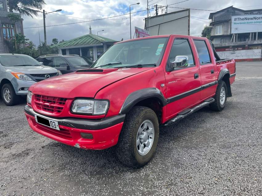 Isuzu KB300 Year 03  - 2 - Pickup trucks (4x4 & 4x2)  on Aster Vender