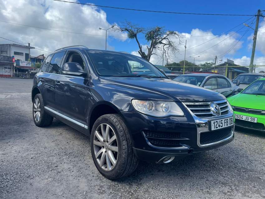 Volkswagen Touareg Year 08  - 5 - SUV Cars  on Aster Vender