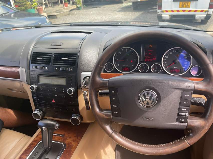 Volkswagen Touareg Year 08  - 4 - SUV Cars  on Aster Vender
