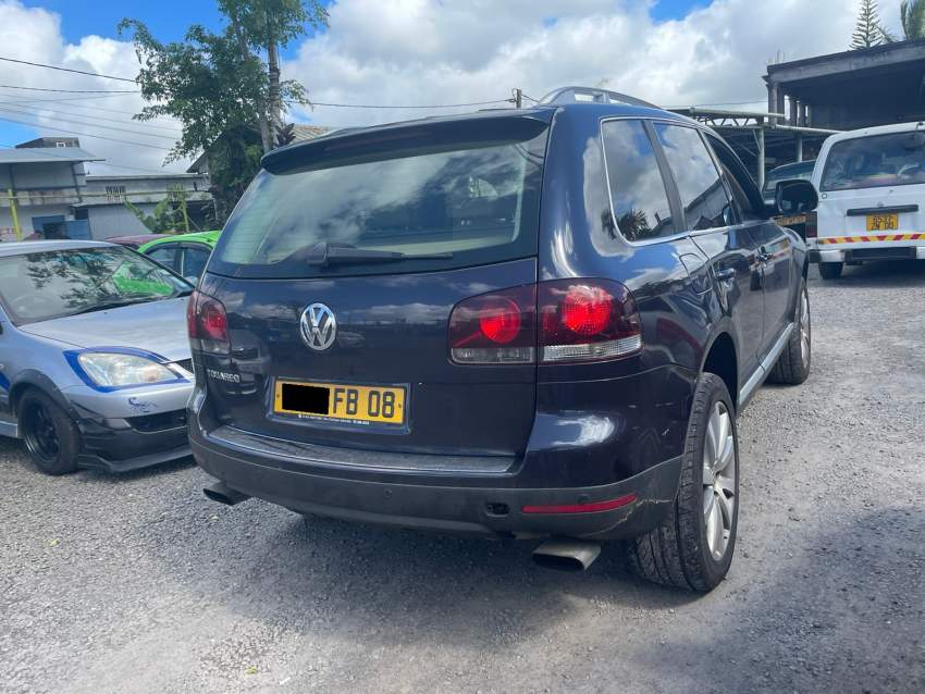 Volkswagen Touareg Year 08  - 2 - SUV Cars  on Aster Vender