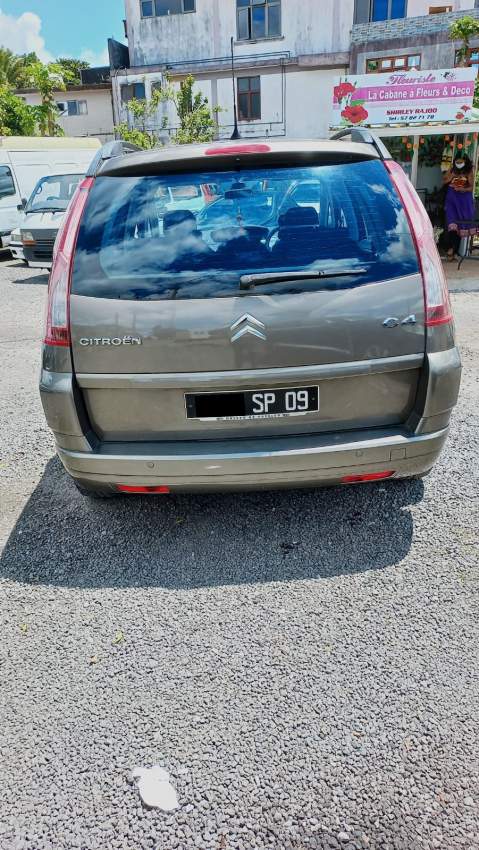 Citroen C4 Picasso Year 09  - 3 - Family Cars  on Aster Vender