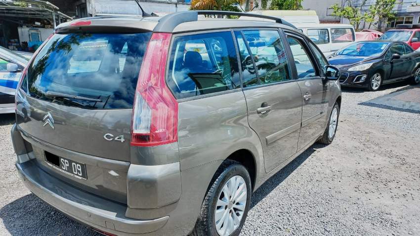 Citroen C4 Picasso Year 09  - 2 - Family Cars  on Aster Vender