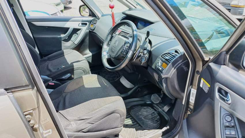 Citroen C4 Picasso Year 09  - 4 - Family Cars  on Aster Vender
