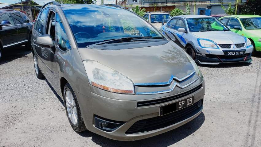 Citroen C4 Picasso Year 09  - 1 - Family Cars  on Aster Vender