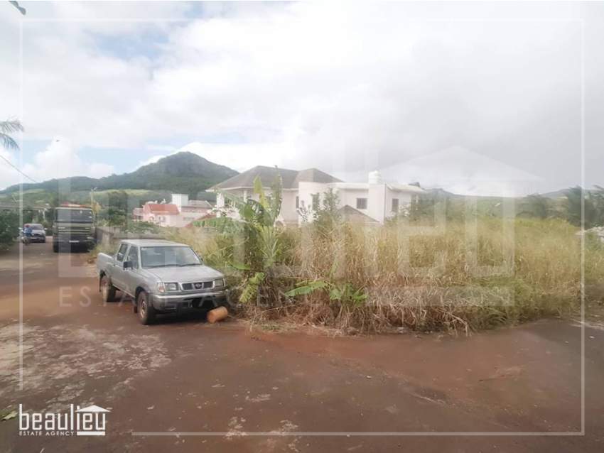 ** 7,10 Perches Residential land, Montagne Longue** on Aster Vender