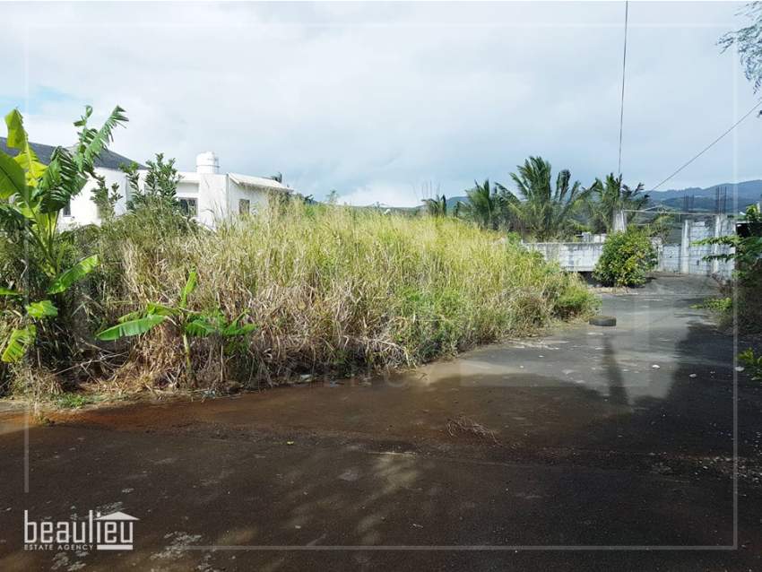 ** 7,10 Perches Residential land, Montagne Longue** - 1 - Land  on Aster Vender