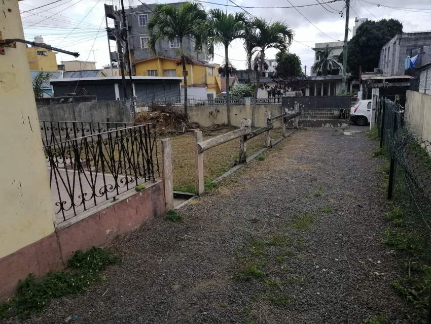 2 Maison à vendre à Rose Hill - 4 chambres - 70 toises - 1 - House  on Aster Vender