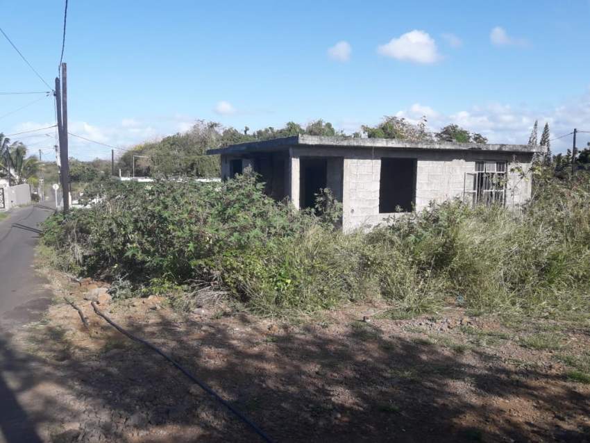 To sell small house semi plastered at Roche terre - 0 - House  on Aster Vender