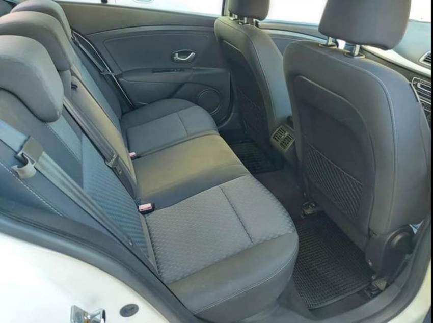 RENAULT - FLUENCE - 2014 - 6 - Compact cars  on Aster Vender