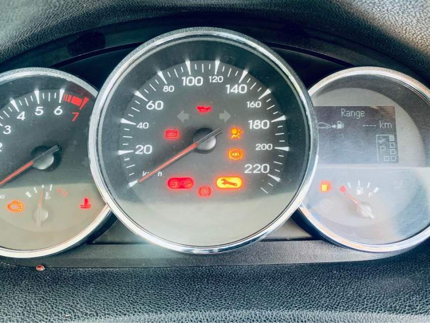 RENAULT - FLUENCE - 2014 - 3 - Compact cars  on Aster Vender