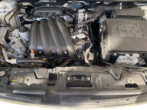 RENAULT - FLUENCE - 2014 - 9 - Compact cars  on Aster Vender