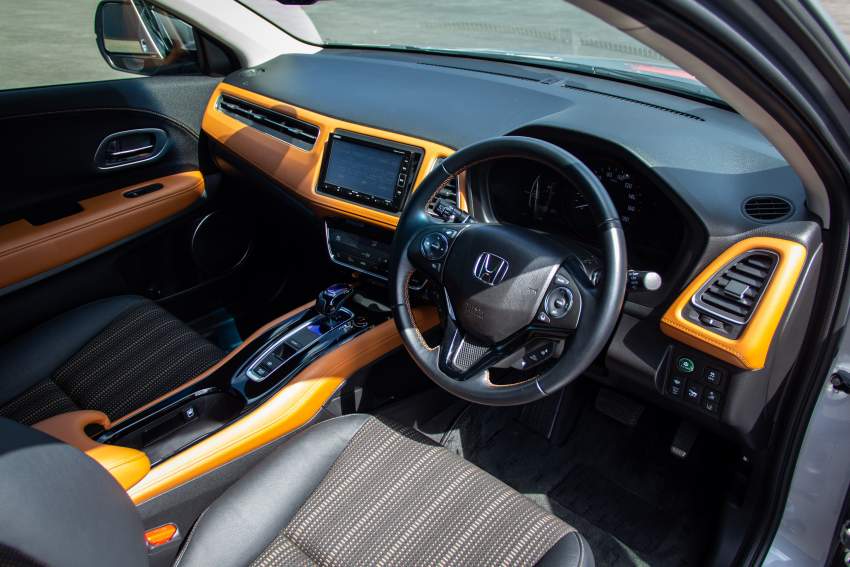 Honda Vezel Hybrid - 8 - SUV Cars  on Aster Vender