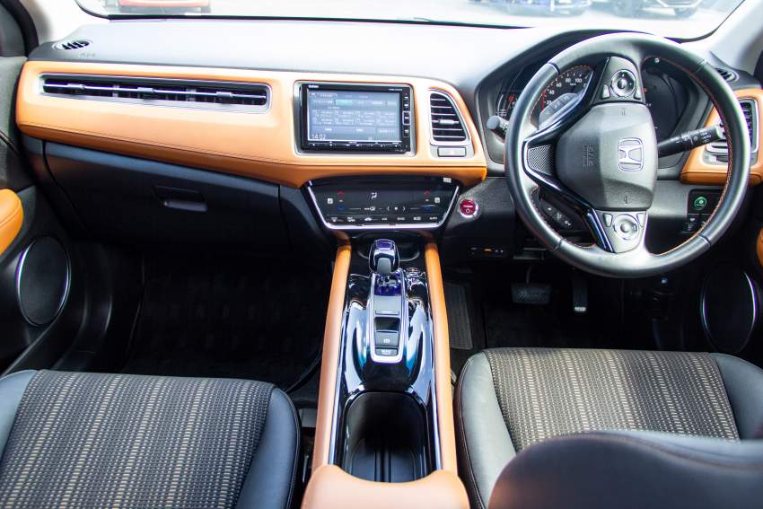 Honda Vezel Hybrid - 4 - SUV Cars  on Aster Vender