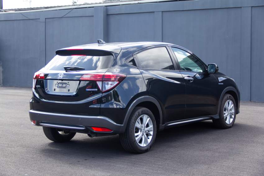 Honda Vezel Hybrid - 8 - SUV Cars  on Aster Vender