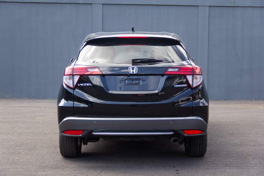Honda Vezel Hybrid - 7 - SUV Cars  on Aster Vender