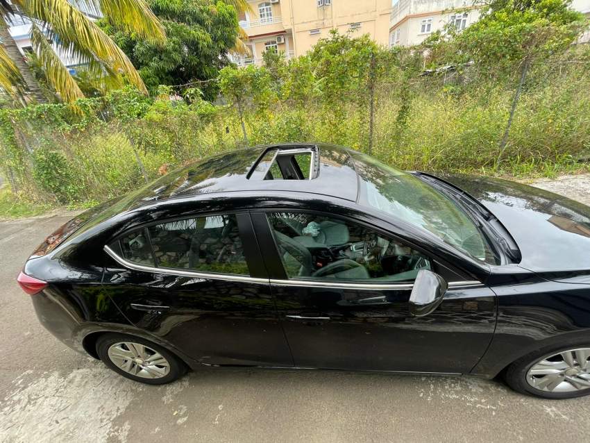 Mazda 3 skyactive 2017 - 2 - Sport Cars  on Aster Vender