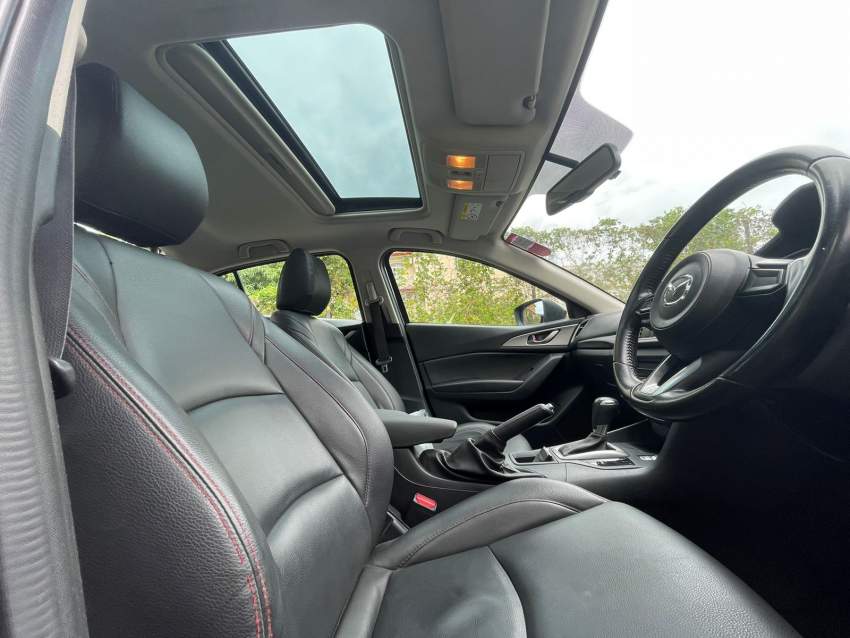Mazda 3 skyactive 2017 - 3 - Sport Cars  on Aster Vender