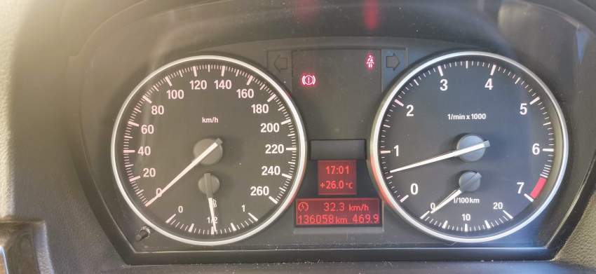 BMW 320i - 0 - Luxury Cars  on Aster Vender