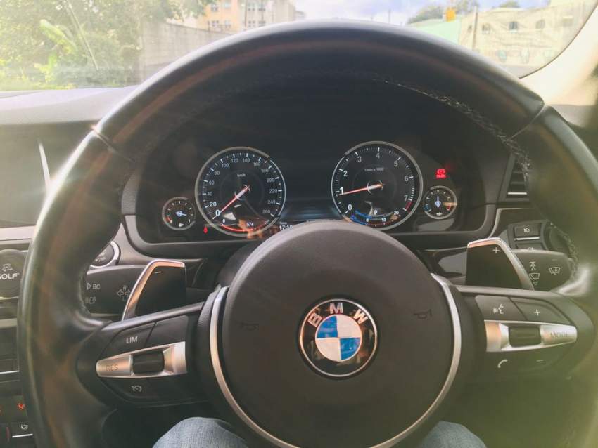 BMW F10 LCI - 5 - Luxury Cars  on Aster Vender
