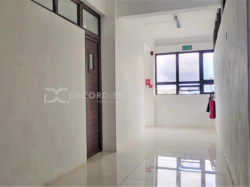 (Ref. MA7-377) Bureaux à louer - 5 - Office Space  on Aster Vender