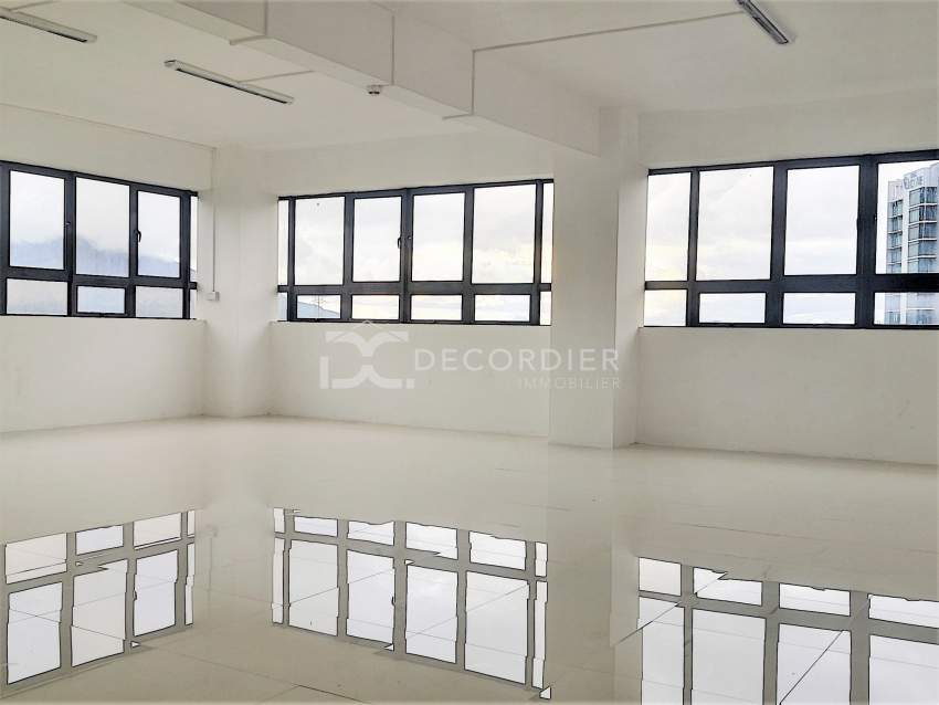 (Ref. MA7-377) Bureaux à louer - 3 - Office Space  on Aster Vender