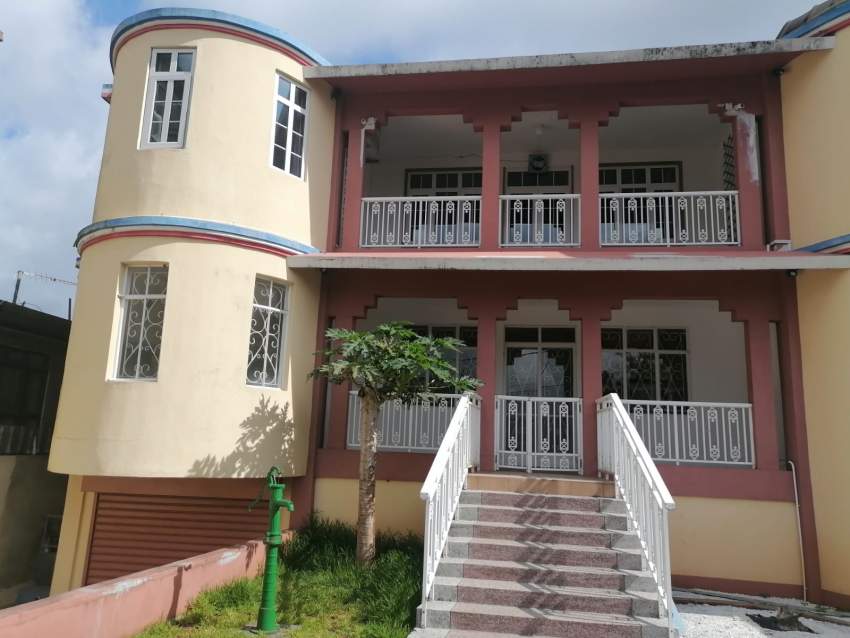 A huge house  - 0 - House  on Aster Vender