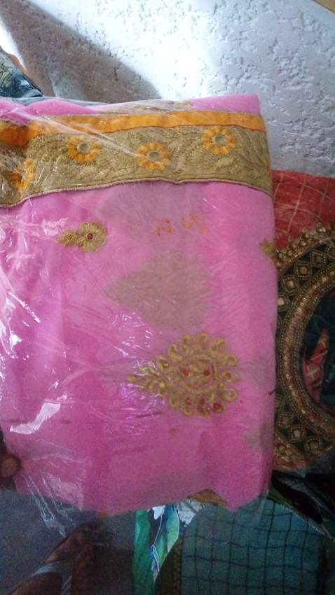 Grand destockage de vetement Lehenga choli,sari,kurti, robe, gown sell - 2 - Dresses (Women)  on Aster Vender