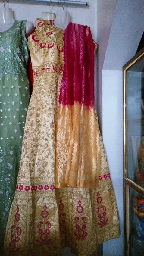Grand destockage de vetement Lehenga choli,sari,kurti, robe, gown sell - 3 - Dresses (Women)  on Aster Vender