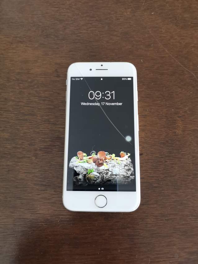 Iphone  - 2 - iPhones  on Aster Vender