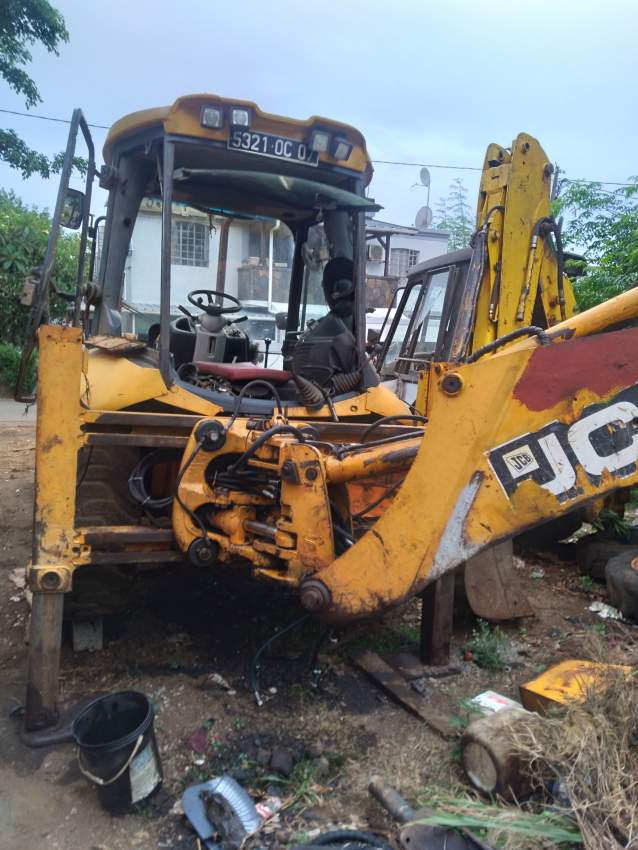 Excavator  - 1 - Other heavy trucks  on Aster Vender