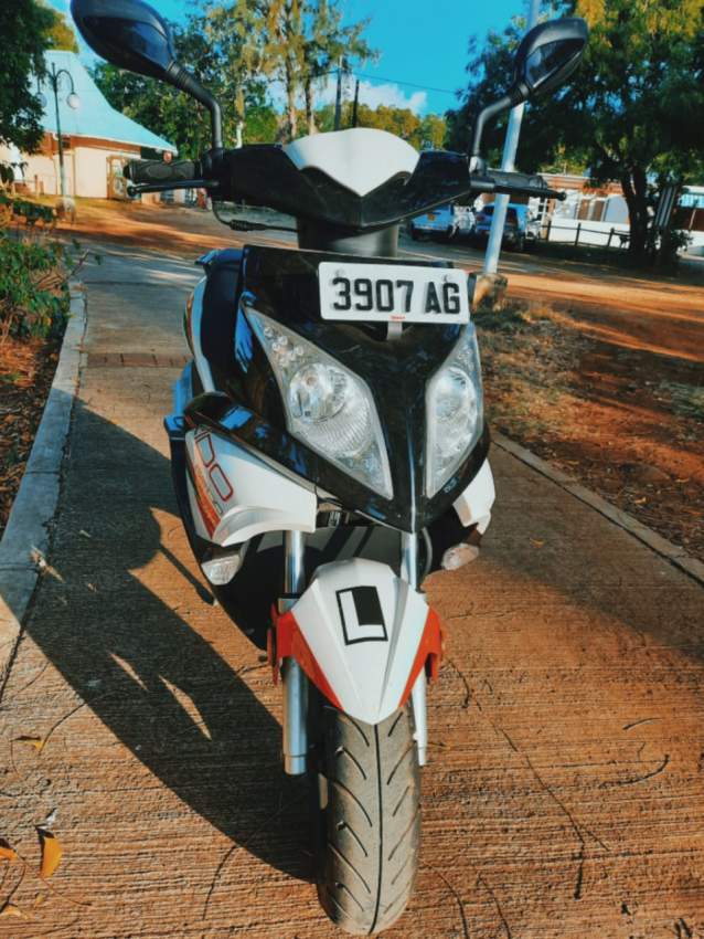 A Vendre/ For Sale  - 2 - Scooters (above 50cc)  on Aster Vender