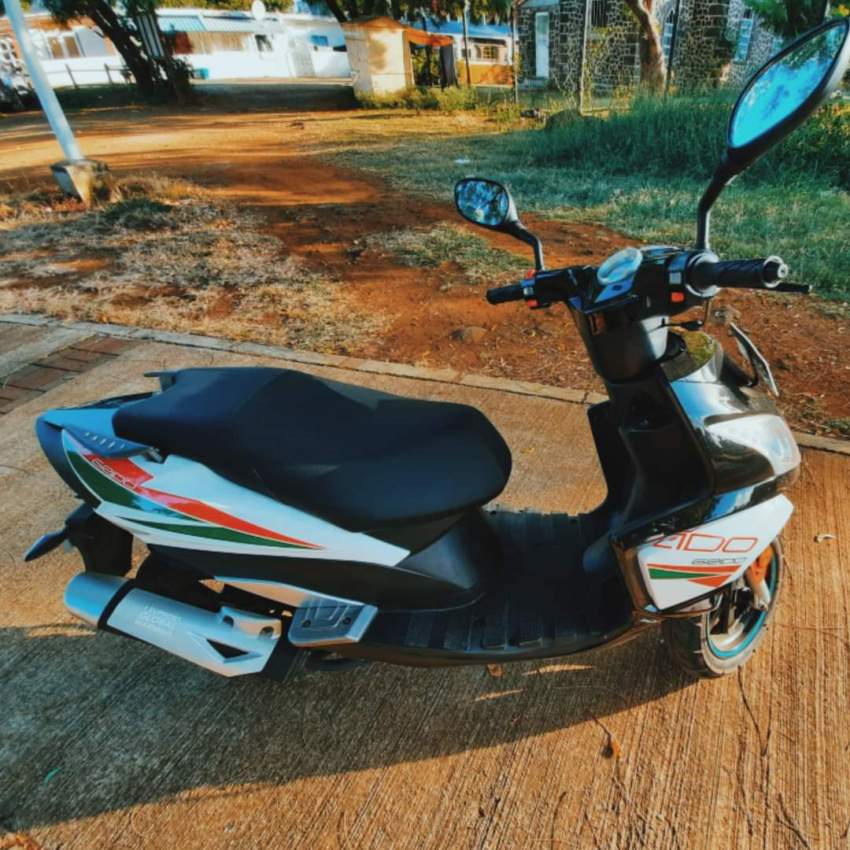 A Vendre/ For Sale  - 3 - Scooters (above 50cc)  on Aster Vender