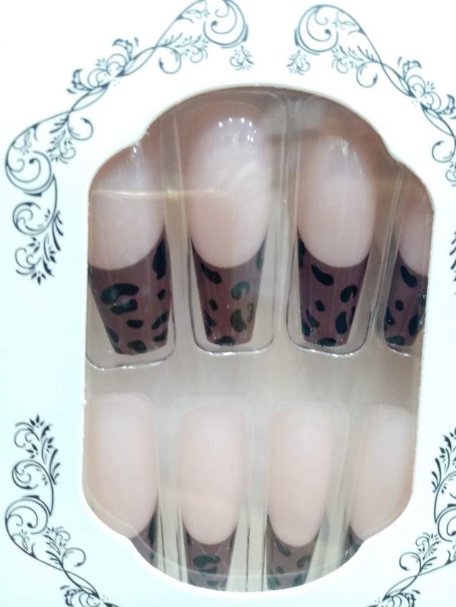 Press-on Nails - Manicure products at AsterVender