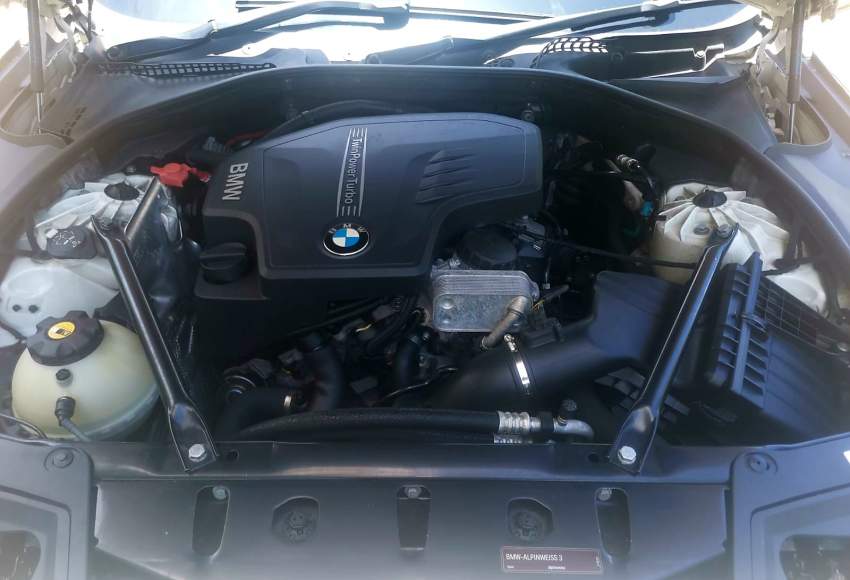 BMW - 7 - Luxury Cars  on Aster Vender