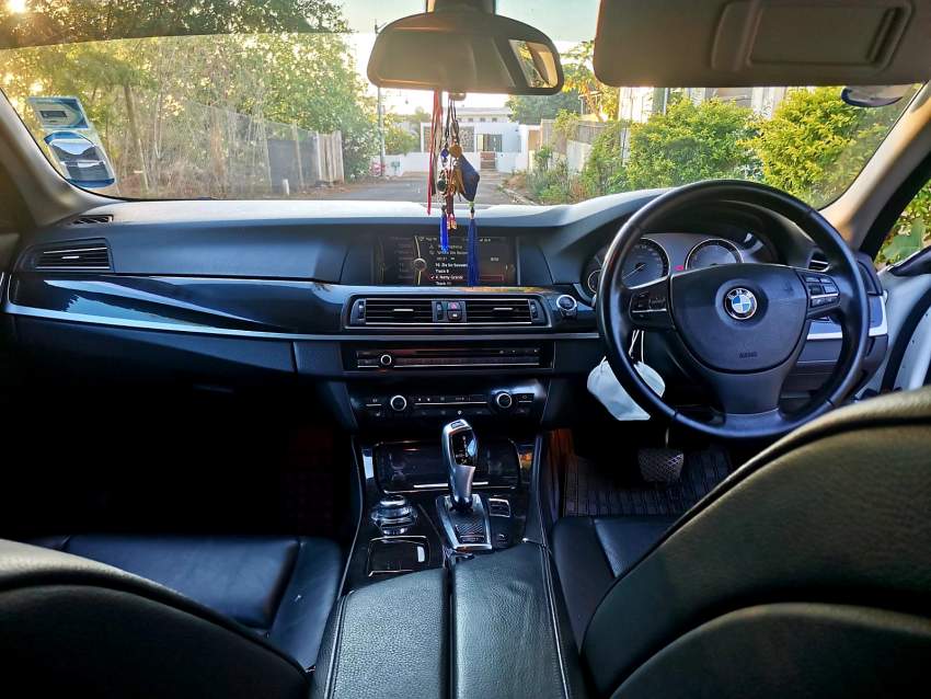 BMW - 3 - Luxury Cars  on Aster Vender