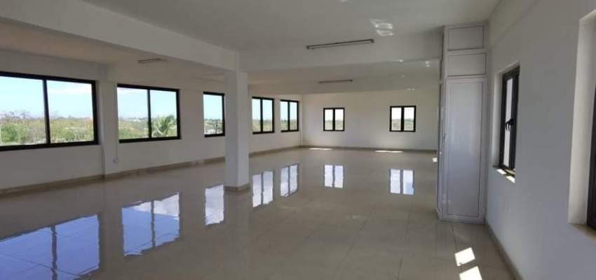 COMMERCIAL  SPACE ON RENT = RS 8000 MONTHLY - 0 - Building  on Aster Vender
