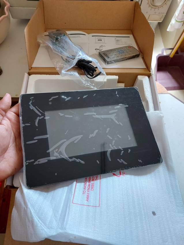 DIGITAL PHOTO FRAME - LOGIK - 0 - All electronics products  on Aster Vender