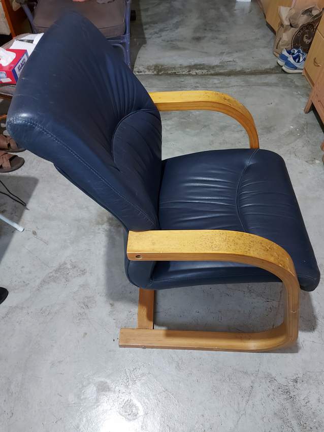 Executive Chair - 3 - Chairs  on Aster Vender