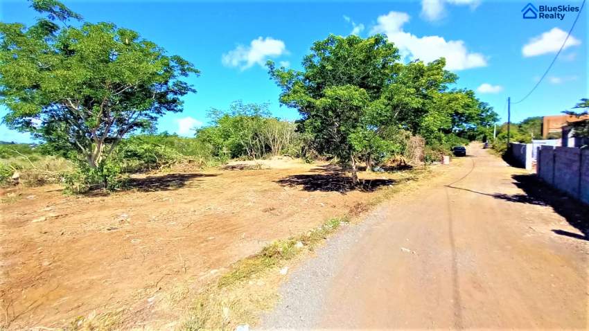 2 Portions of 10.3 Perches Petit Raffray - 1 - Land  on Aster Vender
