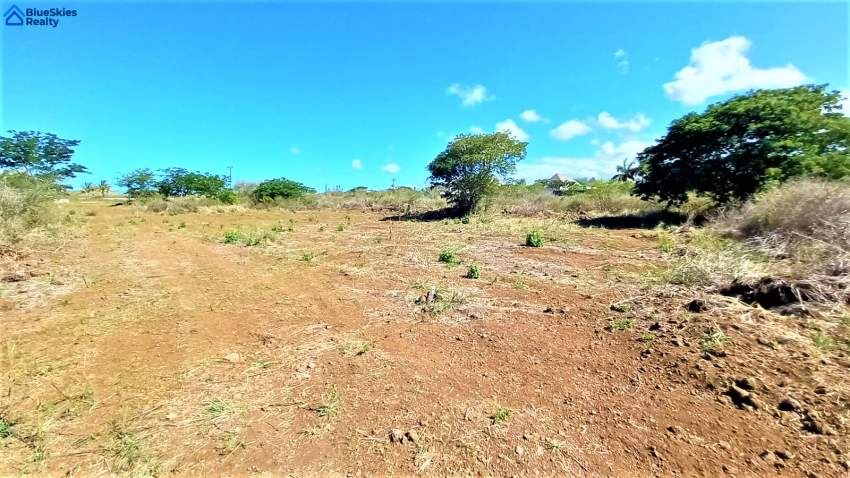 21.9 Perches Chemin 20 Pieds - 2 - Land  on Aster Vender