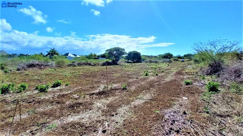 21.9 Perches Chemin 20 Pieds - 3 - Land  on Aster Vender