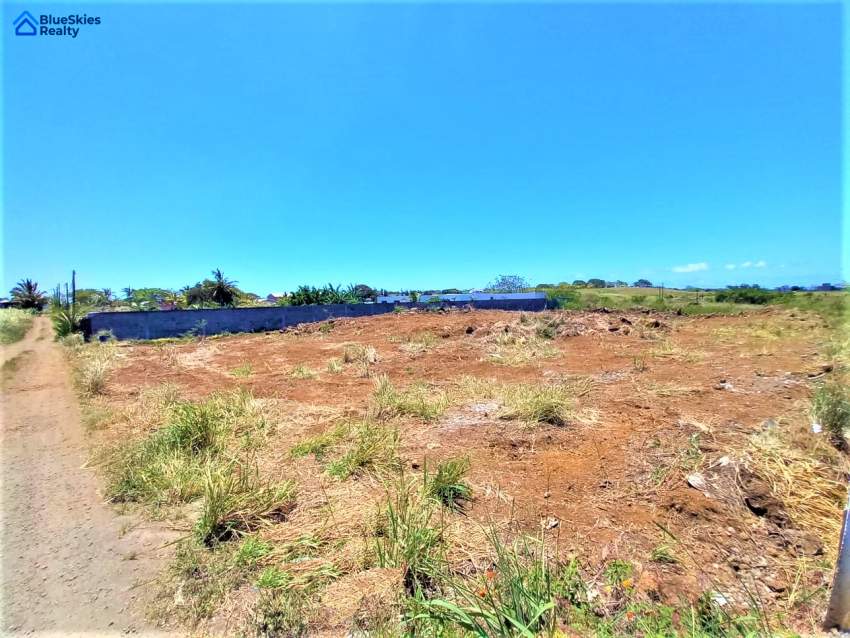 23 Perches Petit Raffray Aster Vender Land