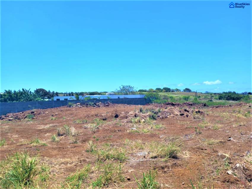 23 Perches Petit Raffray Aster Vender Land