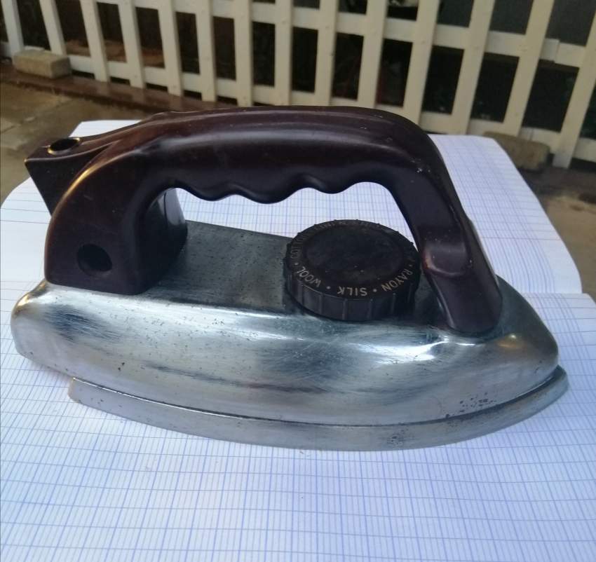 Vintage  electric iron - Antiquities at AsterVender