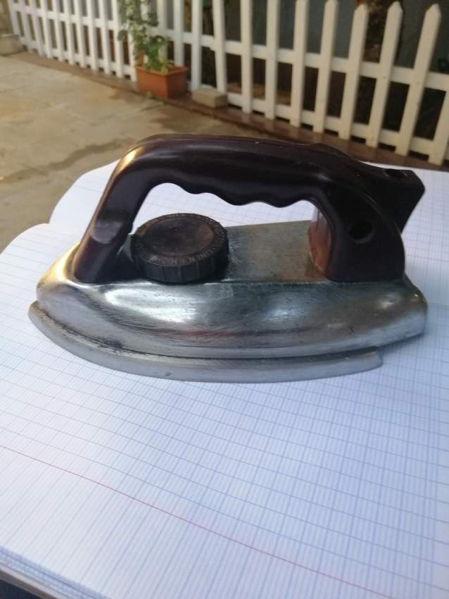 Vintage  electric iron  on Aster Vender