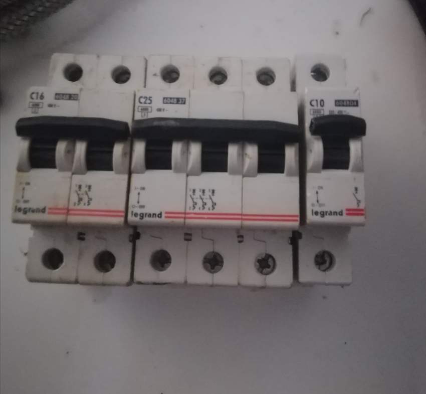 Breaker legrand  - 1 - All household appliances  on Aster Vender