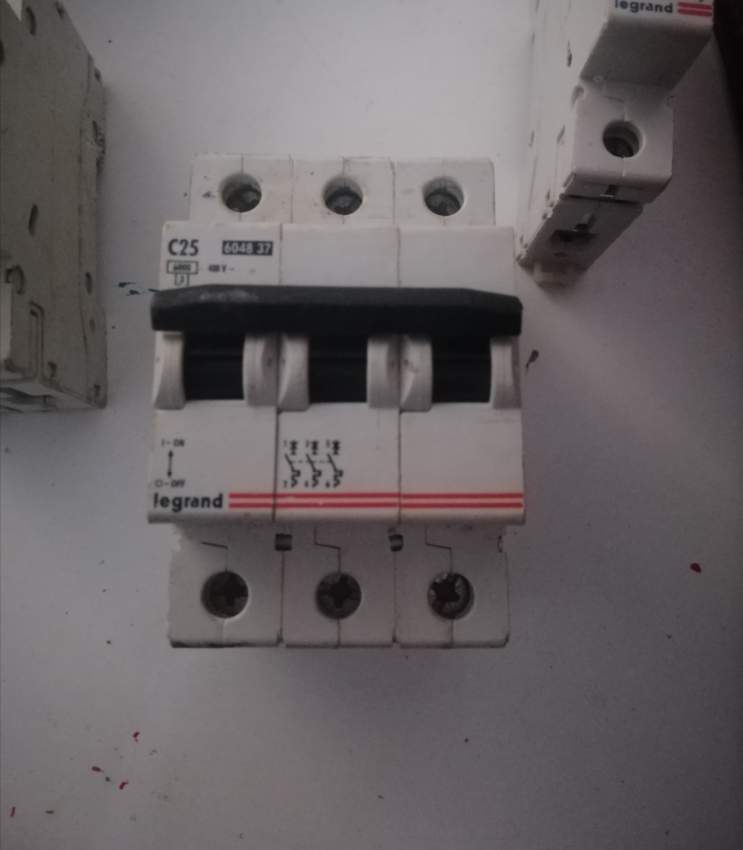 Breaker legrand  - 2 - All household appliances  on Aster Vender