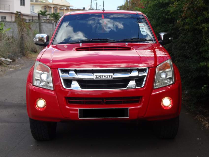 2009 Isuzu KB300 LX - 5 - Pickup trucks (4x4 & 4x2)  on Aster Vender