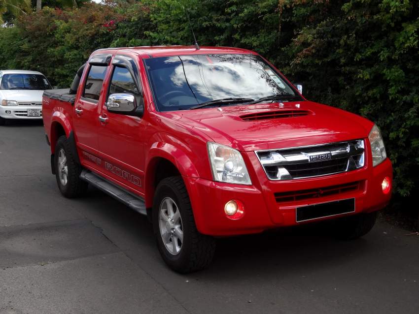 2009 Isuzu KB300 LX - 6 - Pickup trucks (4x4 & 4x2)  on Aster Vender